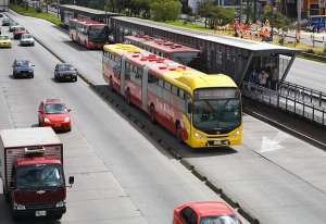Alcald&iacute;a de Quito asigna contrato de los 80 biarticulados