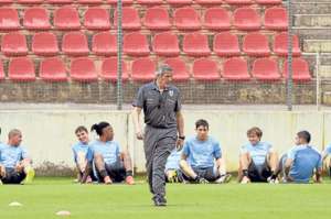 &Oacute;scar Tab&aacute;rez comandar&aacute; nuevamente a la selecci&oacute;n en un Mundial, luego de hacerlo en Sud&aacute;frica 2010. Foto: AFP.