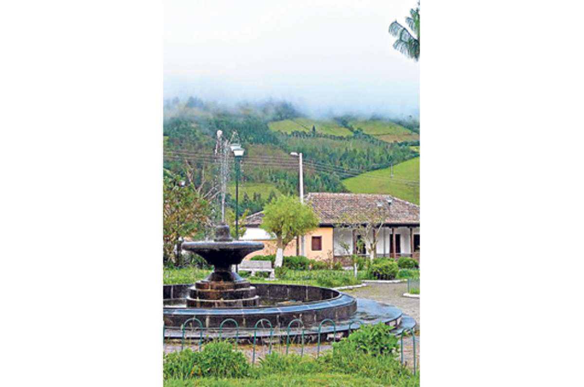 El clima fr&iacute;o de la zona favorece la presencia de neblina durante gran parte del d&iacute;a y del a&ntilde;o en el lugar. Foto: Cortes&iacute;a