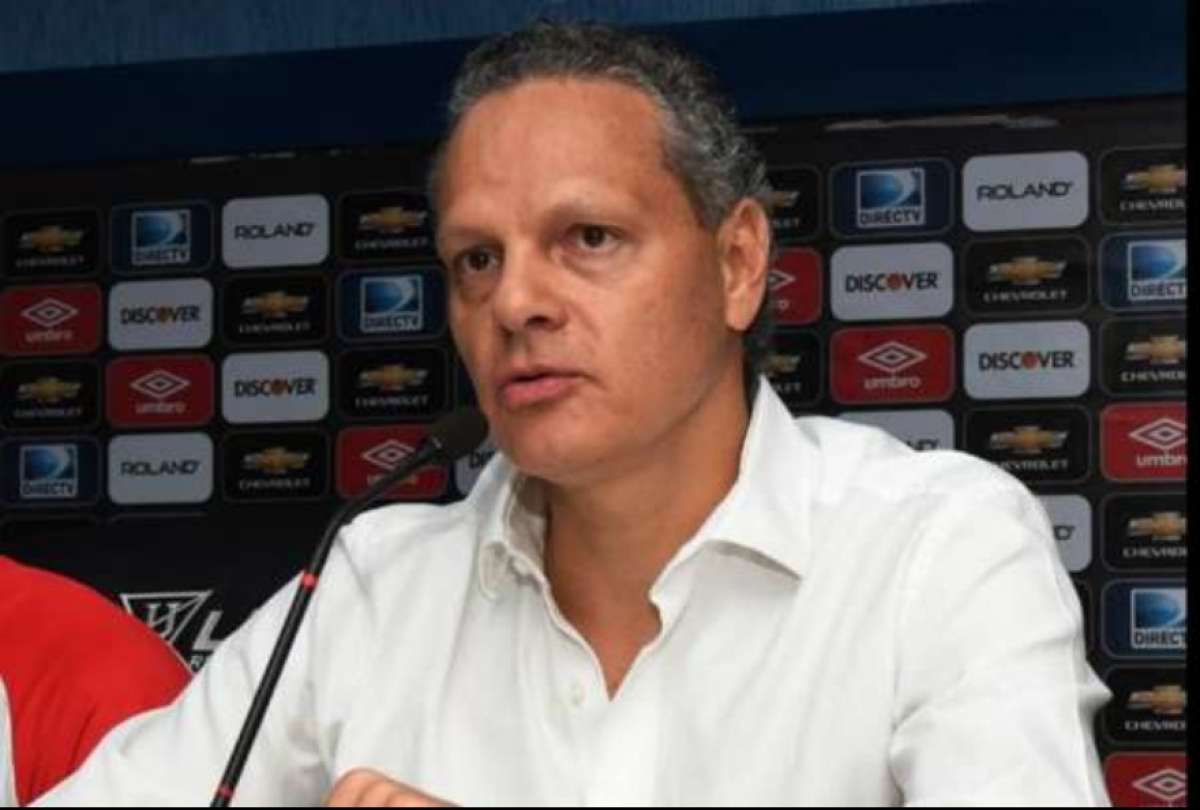 Esteban Paz criticó las decisiones de los árbitros.
