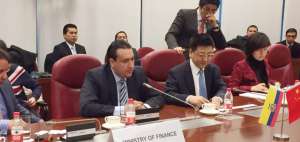 Ecuador suscribi&oacute; pr&eacute;stamo de $ 970 millones con China