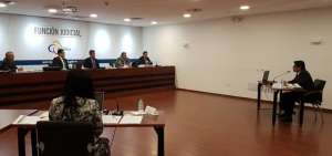 Con la presencia del Comit&eacute; de Apoyo y vocales del Consejo de la Judicatura, uno de los jueces de la CNJ participa en la audiencia oral.