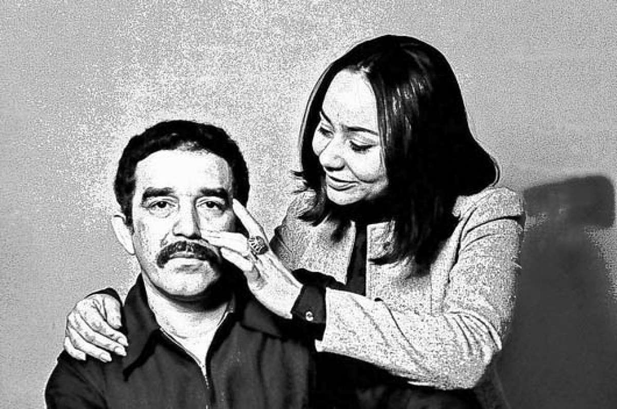Gabriel Garc&iacute;a M&aacute;rquez y su esposa Mercedes Barcha. El d&iacute;a en que Ra&uacute;l P&eacute;rez los conoci&oacute; en La Habana, Cuba, Gabo le dijo a Mercedes: &ldquo;Te has vestido como una mu&ntilde;eca de pan&rdquo;. Foto: notasomargonzalez.blogspot.com