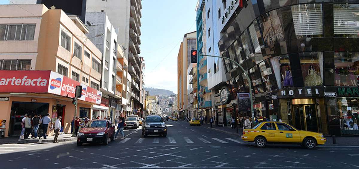 En la avenida Cevallos, una de las zonas m&aacute;s comerciales de Ambato, est&aacute;n los locales que participan.    