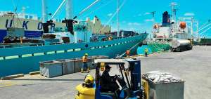 La concesi&oacute;n del puerto de Manta, a fuego cruzado