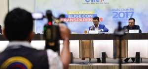 En el pleno del CNE en Guayaquil se present&oacute; una propuesta de papeleta para la consulta.