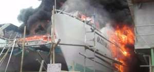 Tres heridos en incendio de embarcaci&oacute;n en el sur de Guayaquil