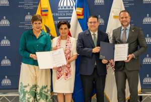 El presidente ecuatoriano Daniel Noboa y el presidente dominicano Luis Abinader se reunieron para concretar un acuerdo comercial.