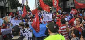 Varias ciudades del pa&iacute;s fueron escenario de concentraciones; en unas cumplieron el cerco de seguridad y distanciamiento, en otras hubo aglomeraciones. 