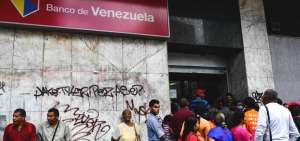 La crisis que vive la naci&oacute;n bolivariana oblig&oacute; a la migraci&oacute;n de m&aacute;s de dos millones de personas en los &uacute;ltimos a&ntilde;os. Mientras el gobierno apela a m&aacute;s medidas econ&oacute;micas, los servicios b&aacute;sicos, los alimentos y las medicinas escasean.