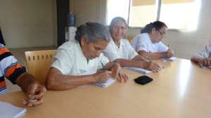 Octogenarios agradecieron la iniciativa impulsada por el MIES. Foto: Cortes&iacute;a