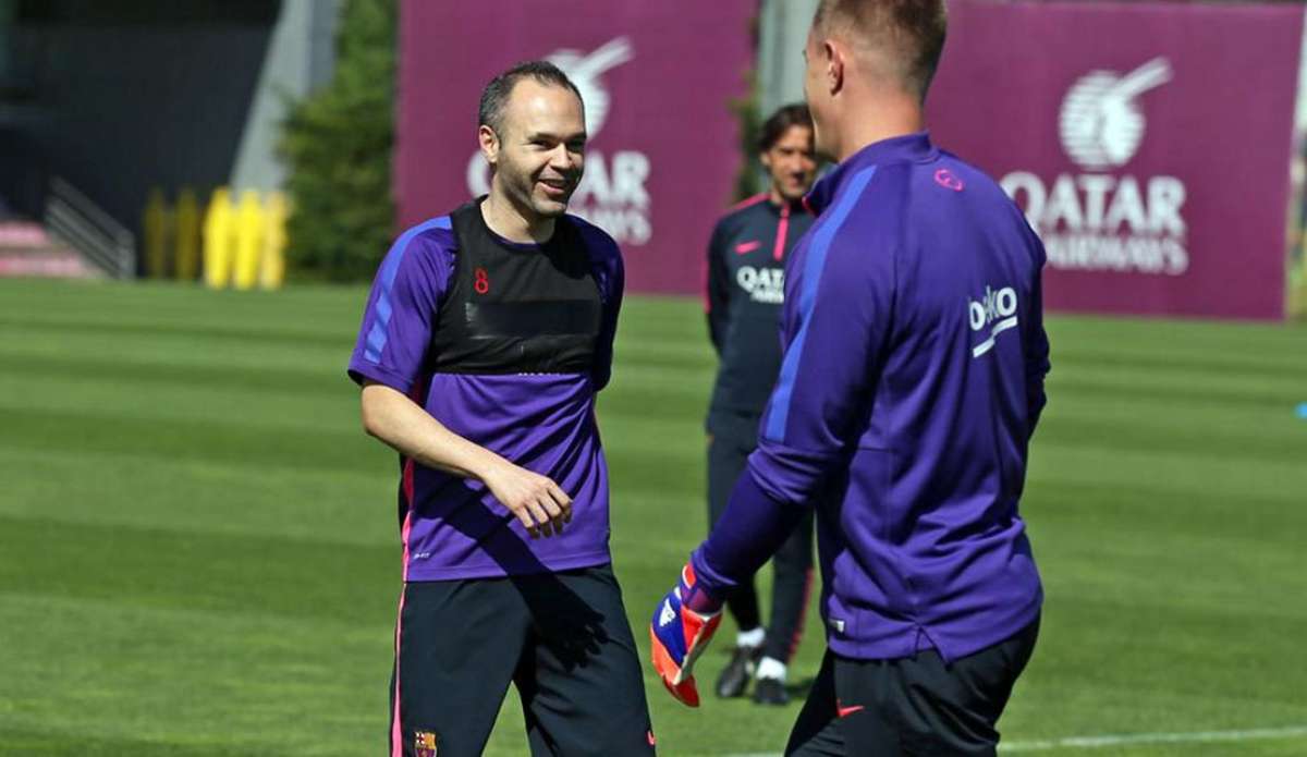 Iniesta recibe el alta y estar&aacute; disponible para duelo ante Par&iacute;s SG