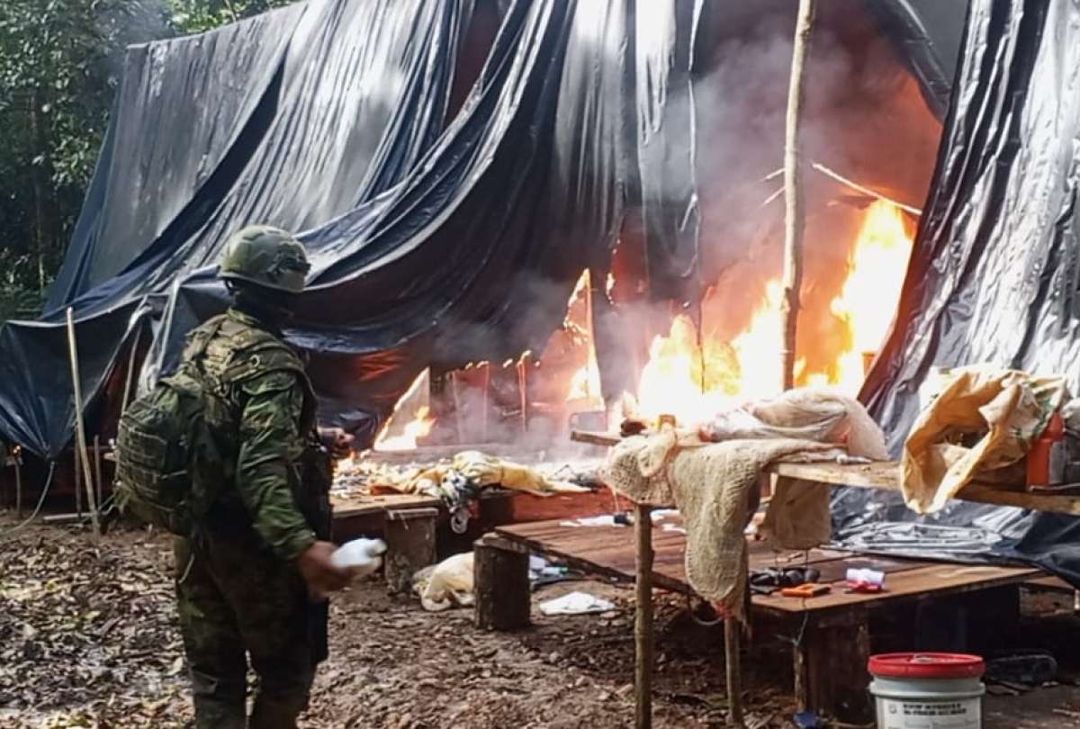 Operativo militar golpea a estructuras de miner&iacute;a ilegal en Napo