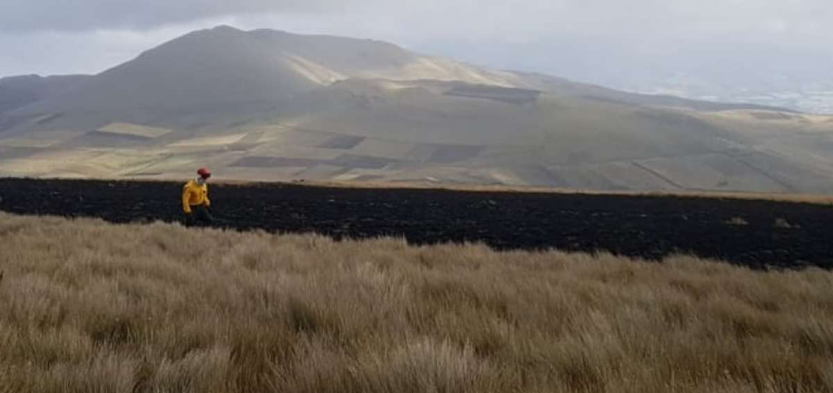 Los bomberos inspeccionaron la zona afectada en Quito Loma, en la parroquia Cangahua, donde tambi&eacute;n ocurri&oacute; un incendio.