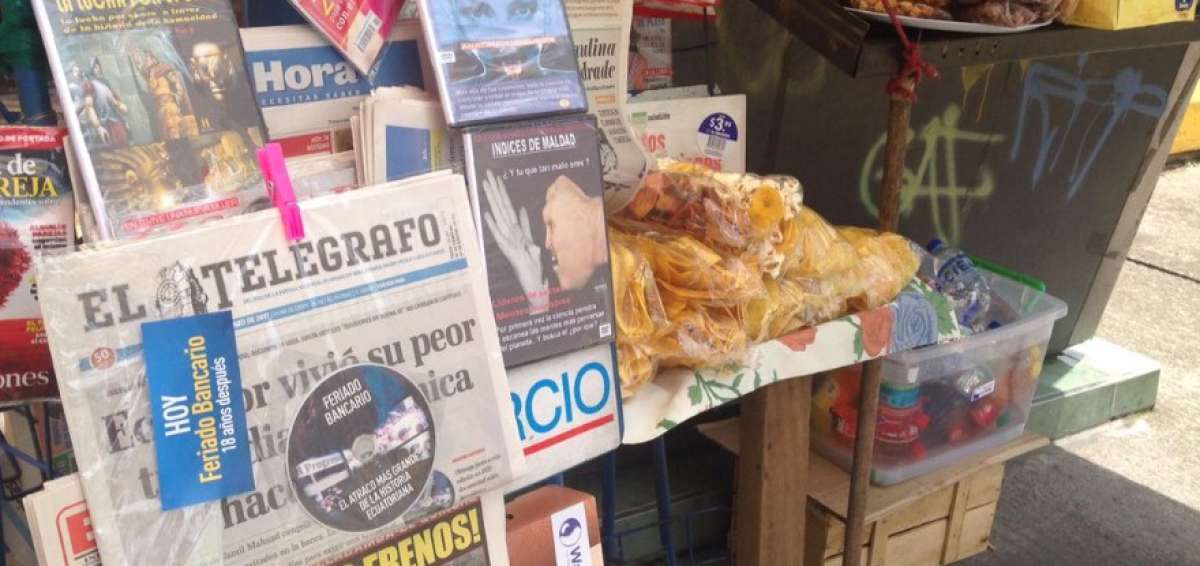 Vendedores de peri&oacute;dicos mejoraron las ventas con el CD del 'Feriado bancario'