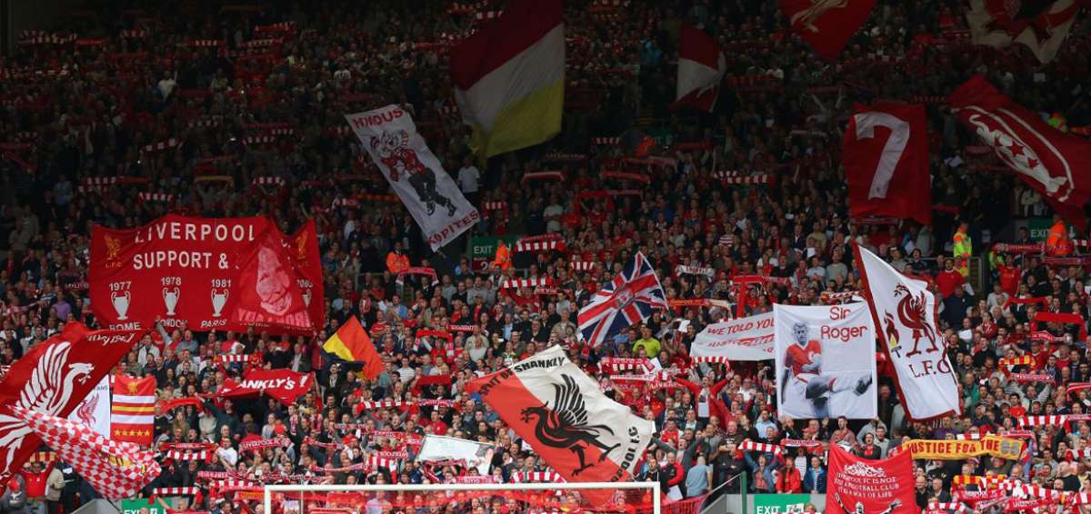 Liverpool y M&aacute;nchester United piden buen comportamiento a sus aficionados
