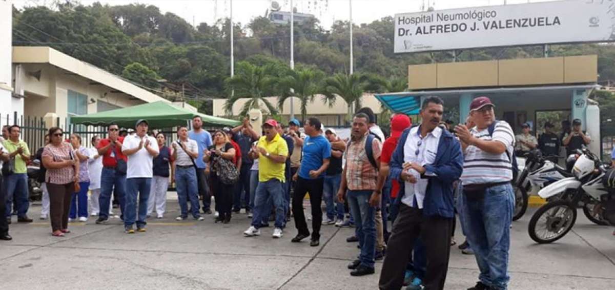 Los trabajadores solicitaban su reintegro al hospital.