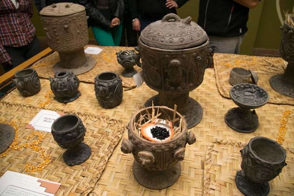 En el tercer piso del Museo Mindalae se desarrolla la exposici&oacute;n de las urnas f&uacute;nebres de culturas antiguas. FOTO: MARIO EGAS / EL TEL&Eacute;GRAFO