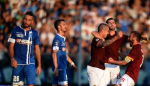 Roma lidera el calcio junto a Juventus que tambi&eacute;n logr&oacute; una victoria este s&aacute;bado. Foto: AFP