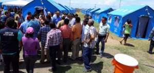 En la gr&aacute;fica, el vicepresidente Jorge Glas visita los albergues instalados en el Estadio de Jaramij&oacute;