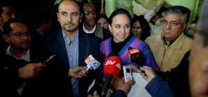 Los asamble&iacute;stas Juan Crist&oacute;bal Lloret y Gabriela Rivadeneira participaron en la cita donde se ces&oacute; a Moreno.