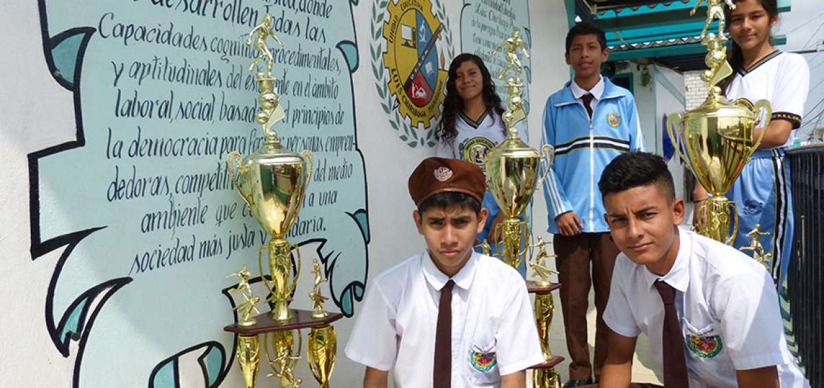 La Unidad Educativa es una convergencia de excelencias deportivas, muchos de sus estudiantes destacan en ciclismo, f&uacute;tbol, b&aacute;squet, entre otros.