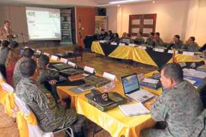 Los responsables de los centros de control de armas acudieron por tres d&iacute;as al Batall&oacute;n de Infanter&iacute;a Mayor Galo Molina, ubicado en Tulc&aacute;n. Foto: Carlos Jim&eacute;nez / El Tel&eacute;grafo
