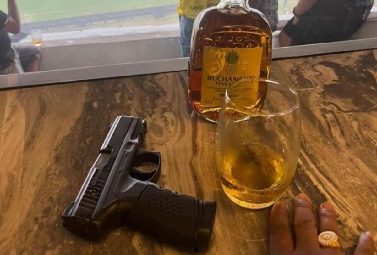 La fotograf&iacute;a del arma en la Noche Amarilla se volvi&oacute; viral