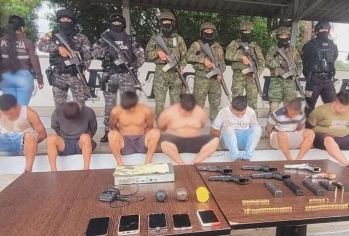 Quevedo: Autoridades detienen a siete personas que portaban armas y municiones