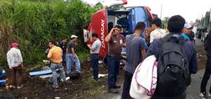 Cinco fallecidos dej&oacute; el accidente en la v&iacute;a Santo Domingo-Quevedo