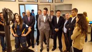 El presidente Correa durante el recorrido de las instalaciones en el CEAR de Cuenca. Foto: @Presidencia_Ec