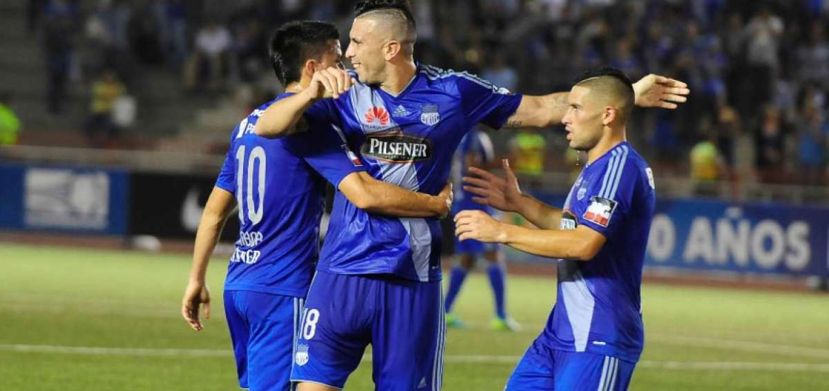 Denis Stracqualursi convirti&oacute; un gol de penal en el estadio Christian Ben&iacute;tez
