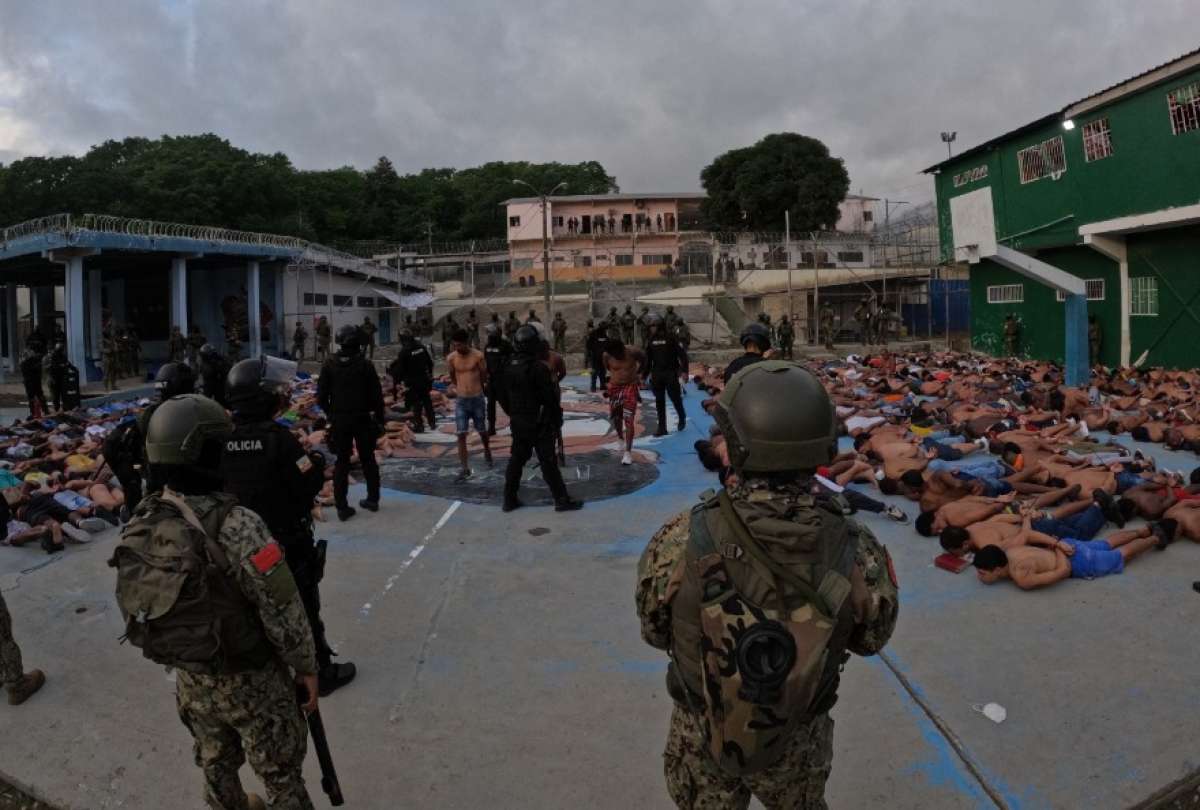 Militares y policías intervinieron la cárcel de Esmeraldas y Guayaquil.