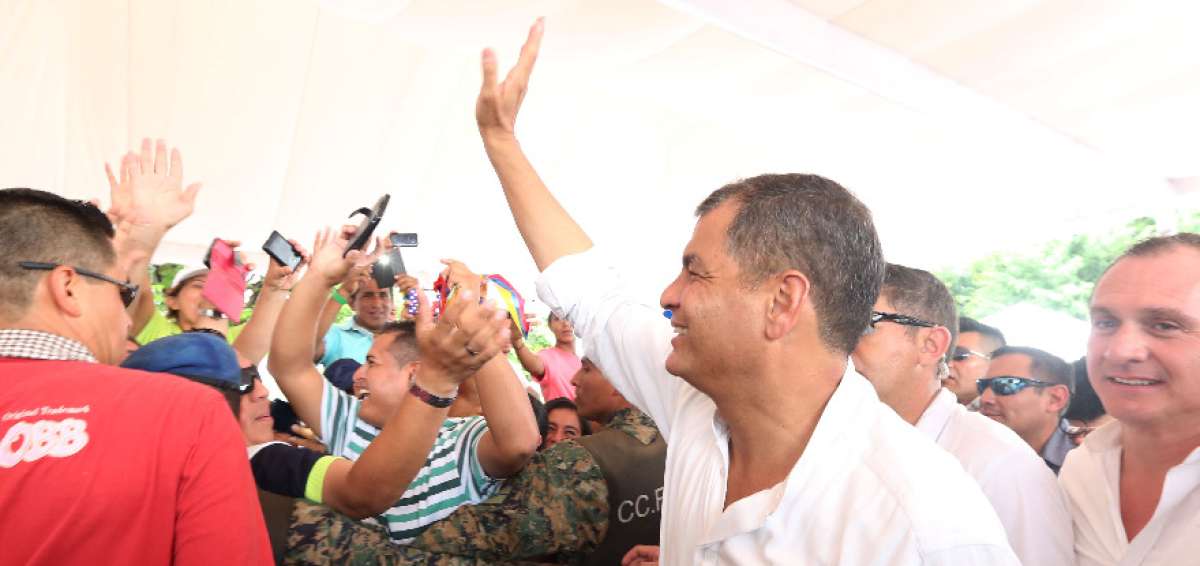 Correa dice que demostrar&aacute; v&iacute;nculos de los Bucaram con exbanqueros Isa&iacute;as