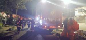 Personal de Materiales Peligrosos trabaja en el lugar, La poblaci&oacute;n civil fue evacuada.
