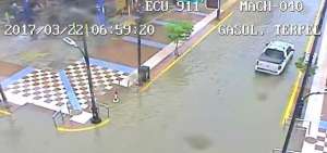 Fuerte lluvia con tormenta el&eacute;ctrica inund&oacute; varios sectores de Machala