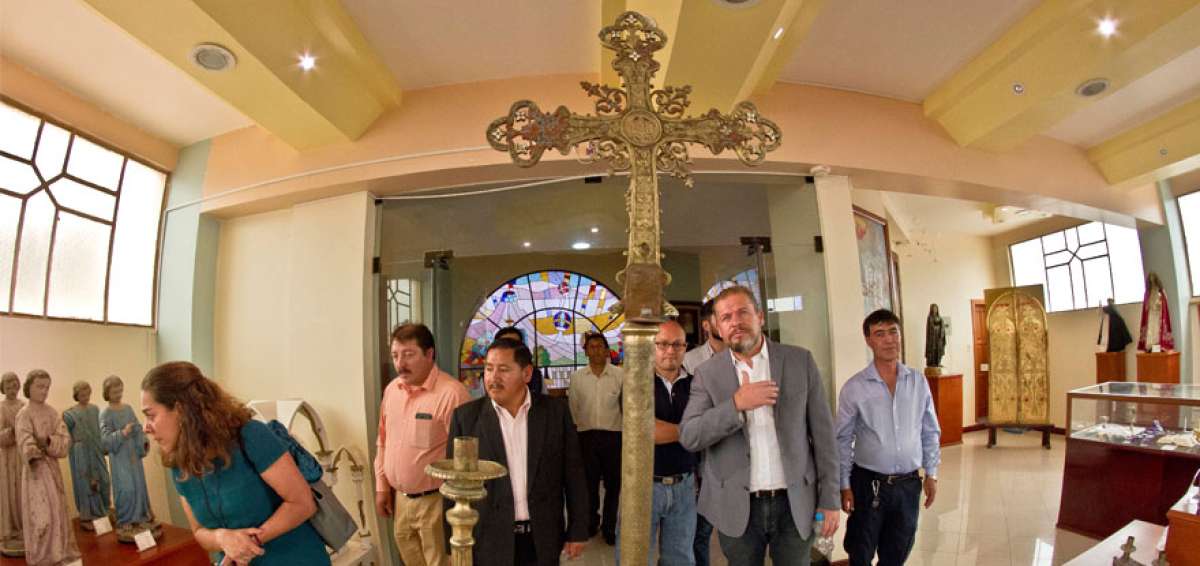 La comitiva mexicana, junto con autoridades y representantes del sector tur&iacute;stico local, recorri&oacute; los atractivos de Patate, entre ellos el Museo de la Bas&iacute;lica.