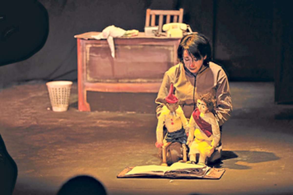 Silvia Brito, la int&eacute;rprete clown de El Evangelio seg&uacute;n Clar&iacute;n, es parte del elenco de Corporaci&oacute;n Cultural Patio de Comedias y dirige el proyecto &lsquo;Teatro de los Silfos&rsquo;. Fotos: Cortes&iacute;a Silvia Brito