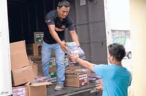 En los distritos 2, 3 y 7 de Guayaquil ya se realiz&oacute; la entrega del material did&aacute;ctico. Foto: Karly Torres | El  Telegrafo