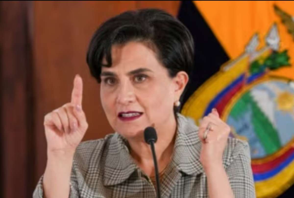 La canciller, Gabriela Sommerfeld dio una entrevista a EcuadorTV.