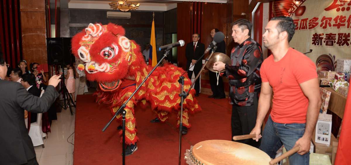 La danza del le&oacute;n cautiv&oacute; a los asistentes, quienes plasmaron ese momento en fotograf&iacute;as tomadas desde sus celulares. Tambi&eacute;n se present&oacute; un coro de damas. 