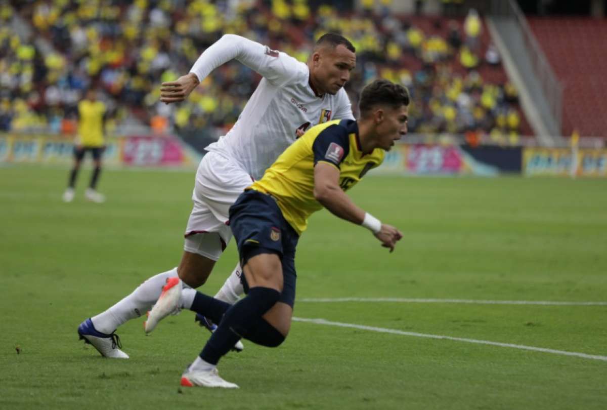 Renato Paiva defiende a Jeremy Sarmiento de la prensa