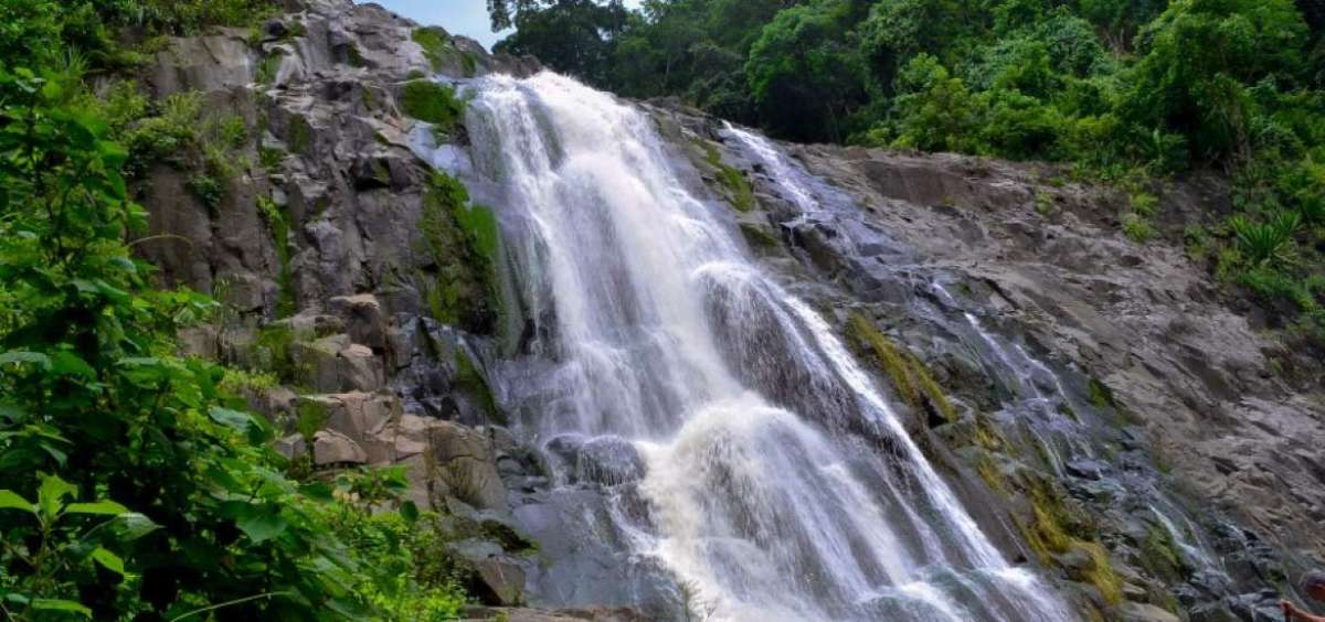 La maravillosa cascada de Maryland recibi&oacute; entre agosto y noviembre de 2015 la visita de aproximadamente 10 mil personas, que arribaron de distintas partes del Ecuador. Esta se levanta en Pedro Pablo G&oacute;mez.