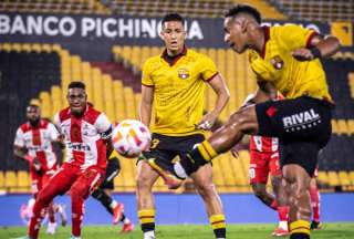 Barcelona SC fue sancionado por intimidar a la terna arbitral al final del duelo frente a Técnico Universitario.