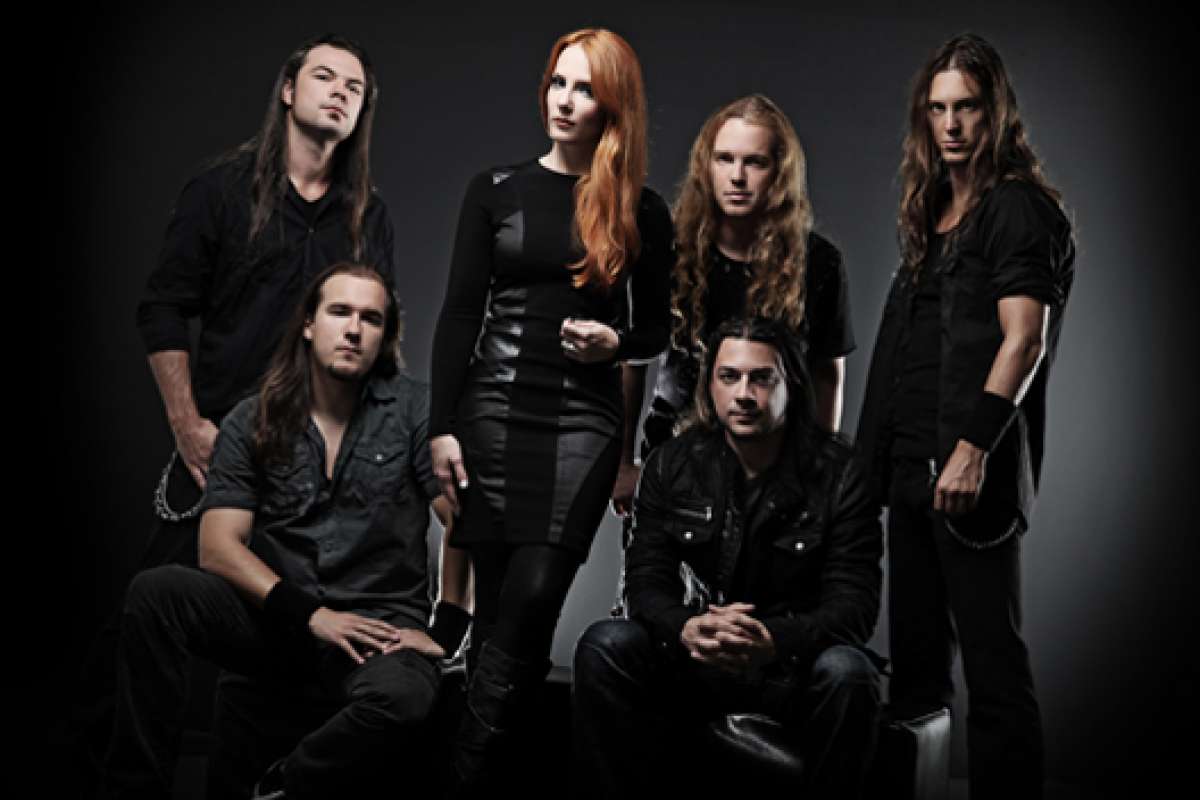 La soprano Simone Simons dej&oacute; los escenarios durante un per&iacute;odo de 2008 por contraer la bacteria SARM, desde entonces su presencia se regulariz&oacute;. Foto: Internet