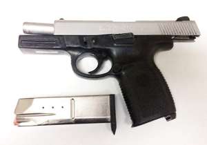 El arma calibre .40 que fue utilizada por el menor para asesinar a un hombre. Foto: http://www.excelsior.com.mx