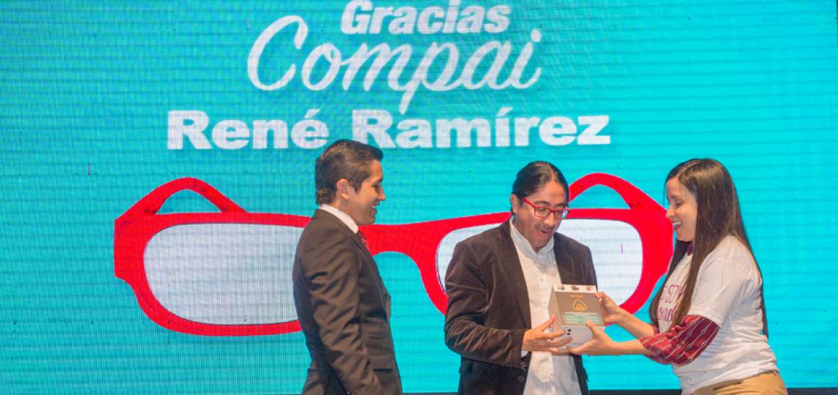 El Teatro Nacional de la Casa de la Cultura fue el escenario de la despedida de Ren&eacute; Ram&iacute;rez (centro). 