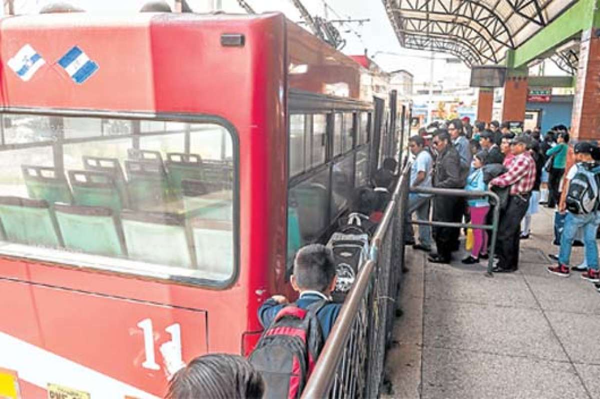 250 mil pasajeros se movilizan diariamente en el sistema de Troleb&uacute;s, que recorre la ciudad en sentido norte-sur y viceversa. FOTO: JOHN GUEVARA