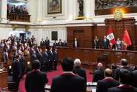 Congresista peruano pasó un insólito momento en una reunión del parlamento