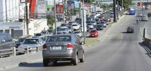 Congestionamientos en calles durante primer d&iacute;a de clases